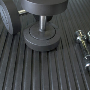 Dumbbells ontpop of a gym Mat